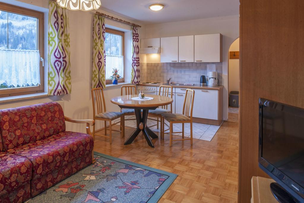 Haus Schoenegger Dorfgastein Ruang foto